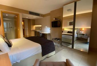 Apartamento Particular no Hotel Cullinan allows 18 year olds to book a room