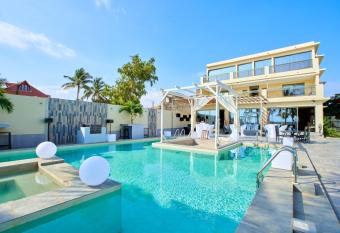 La Villa ANSALY allows 18 year olds to book a room