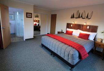 Labyrinth Gardens Guest House has Balcony rooms