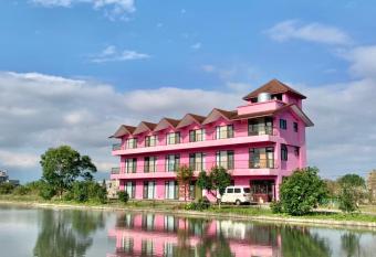Pink Castle House has Balcony rooms