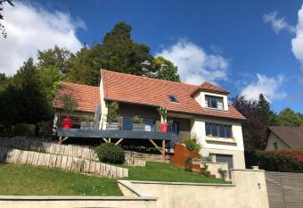 Chambre double allows 18 year olds to book a room