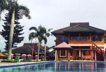 Bungalow kampoengstrawberry ciwidey has Balcony rooms