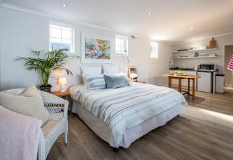 Goozi Garden Cottage allows 18 year olds to book a room