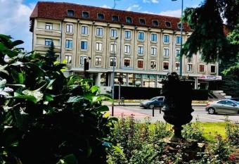 HOTEL MUNTENIA has Balcony rooms