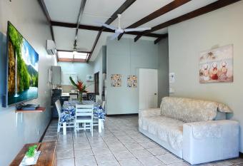 Private Fully Furnished Home at Wide Mouth Frog Hostel Quepos has Balcony rooms