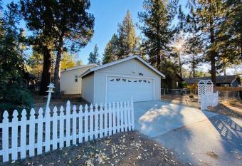 Cozy Cabin, GREAT Location! Slopes + Lake + Trails has Balcony rooms