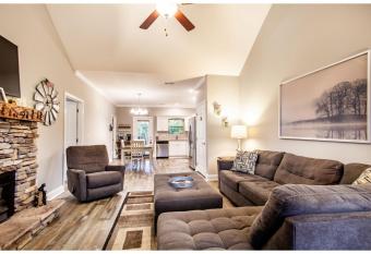 Otter Place - Mountain View and Community Pool has Balcony rooms