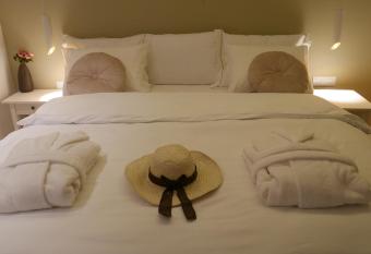 Mikiway                                          allows 18 year olds to book a room