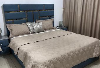 Reem 1 has rooms with a private hot tub