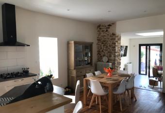 Maison Tr  s proche Centre ville has Balcony rooms