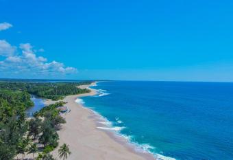 Marakolliya Beach Resort has Balcony rooms