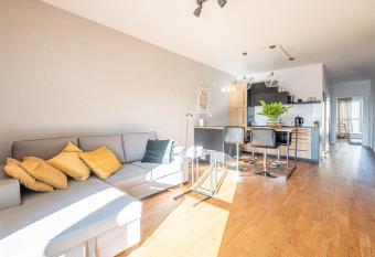 Krucza Apartment ~ Self check-in 24h ~ Parking and Lift has Balcony rooms