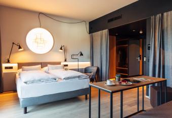 harry s home hotel & apartments has Balcony rooms