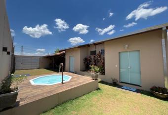 Casa c/ quartos separados + churrasqueira ampla. has Smoking rooms