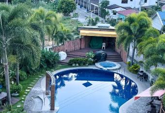 Ben s Condotel by The Pad has Balcony rooms