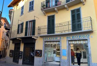 NANDO has Balcony rooms