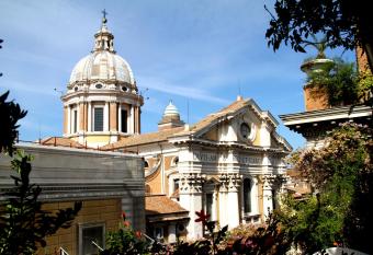 Grand Hotel Plaza has rooms with a private hot tub