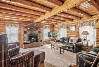 HOT TUB - Schroon River Log Home - Gore Mountain - Lake George has Balcony rooms