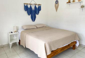 C  modo y bonito estudio en Cozumel allows 18 year olds to book a room