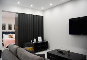 DAFNI LUXURY SUITES has rooms with a private hot tub