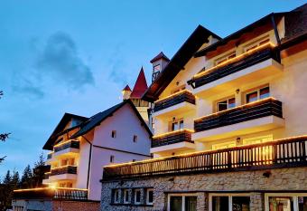 TACHE VILLA 1 has Balcony rooms