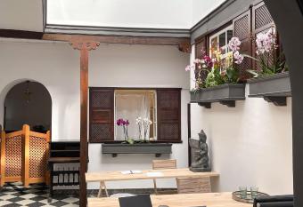 Gato Azul - Coliving Coworking allows 18 year olds to book a room