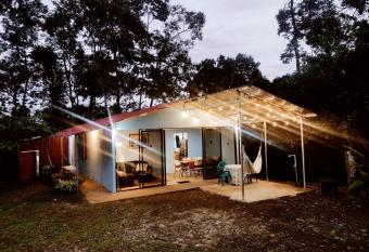 Amphibia House has Balcony rooms