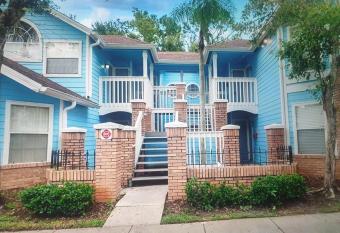 Somerset Villas 84 has rooms with a private hot tub