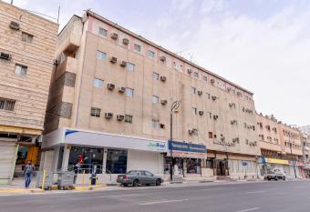 OYO 416 Bonais Hotel allows 18 year olds to book a room