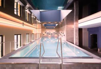 Adina Apartment Hotel Dusseldorf allows 18 year olds to book a room