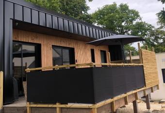 Maison chaleureuse et cosy en bois de 2021 Pr  s de Quimper has Balcony rooms