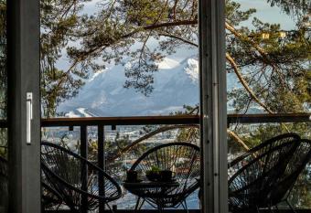 Mountain Forest has Balcony rooms