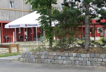 Hotel Maximo allows 18 year olds to book a room