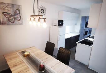 Ema Studio Apartman has Balcony rooms