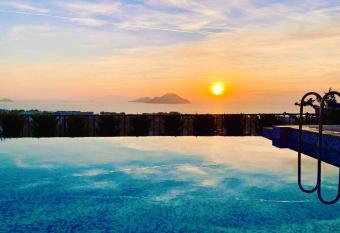 Bodrum - 5 bedrooms Villa with infinity pool has Balcony rooms