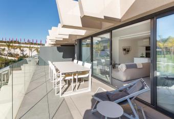 Luxury apartment with 3 bedrooms has Balcony rooms