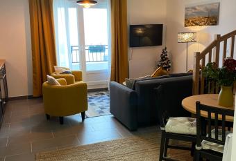 Domaine Paris City Flat 51M   Appt 105 (Grd Paris) has Balcony rooms