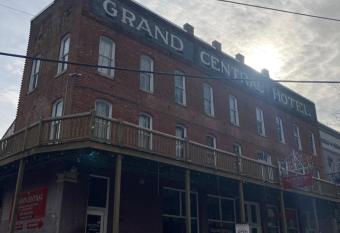 Grand Central Hotel has Balcony rooms