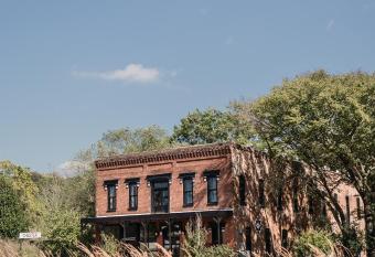 Beard and Lady Inn allows 18 year olds to book a room