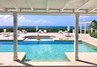 Luxury 5 bed-rooms Villa at Terres Basses allows 18 year olds to book a room