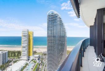 Oracle Resort Broadbeach - 4 Bedroom Sub Penthouse Ocean View Apartment - QSTAY allows 18 year olds to book a room