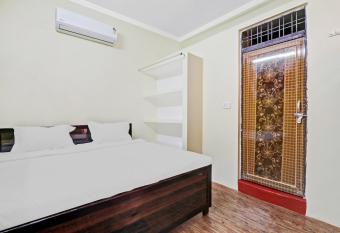 OYO Hotel R S Gold Night allows 18 year olds to book a room