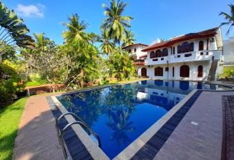 Villa Desire has Balcony rooms