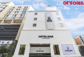 Hotel Mar allows 18 year olds to book a room