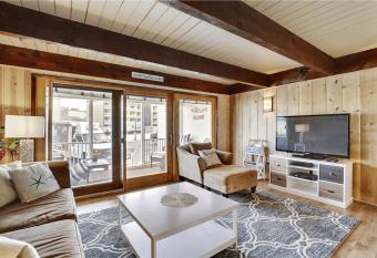 Ocean Breeze 18 has Balcony rooms