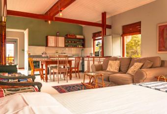 Edible Shores has Balcony rooms