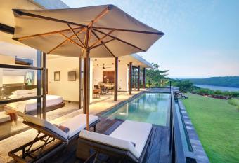 MAUA Nusa Penida Bali has rooms with a private hot tub