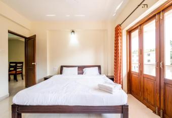 Decoris, 2BHK w pool w WIFI close to the beach by Roamhome has Balcony rooms