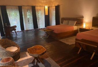 Xoot Ka Ana Villa Cielo has rooms with a private hot tub