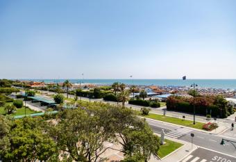 Grand Hotel has Balcony rooms